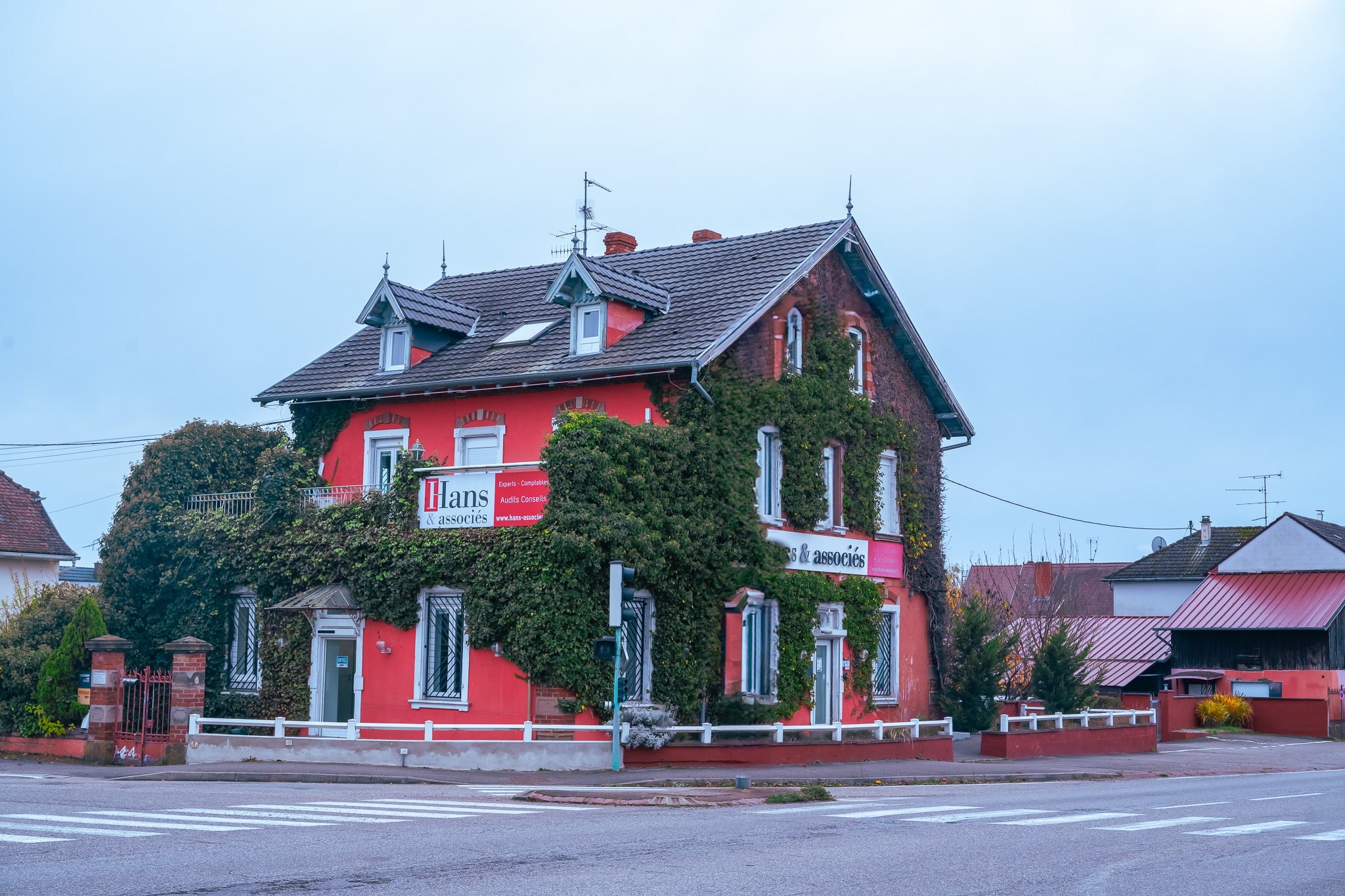 découvrez nos services comptables à colmar, adaptés aux besoins des particuliers et des entreprises. profitez d'une expertise professionnelle pour la gestion de vos finances, la tenue de vos livres et l'optimisation de votre fiscalité. contactez-nous pour un accompagnement sur mesure.