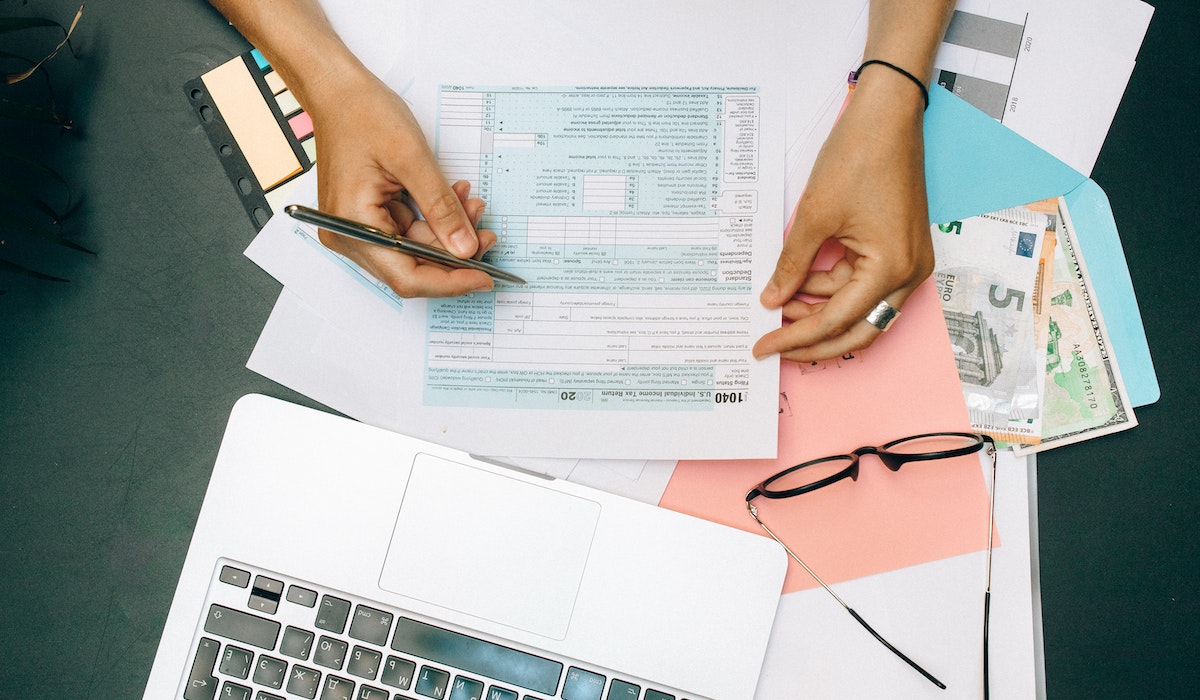 découvrez nos services d'expertise comptable adaptés à vos besoins. notre équipe de professionnels vous accompagne dans la gestion de vos finances, l'optimisation fiscale et la conformité légale. faites confiance à notre expertise pour propulser votre entreprise vers le succès.