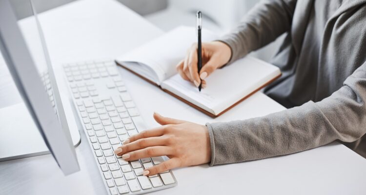 découvrez le rôle d'une assistante dans un cabinet comptable : gestion administrative, support aux clients et optimisation des processus comptables. apprenez comment cette fonction clé contribue à la réussite de votre entreprise.