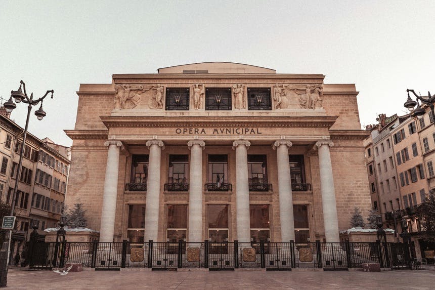 découvrez les nombreux avantages d'un cabinet comptable à marseille : expertise locale, accompagnement personnalisé et solutions sur mesure pour optimiser la gestion de votre entreprise. profitez de services comptables de qualité tout en bénéficiant d'une connaissance approfondie du marché marseillais.