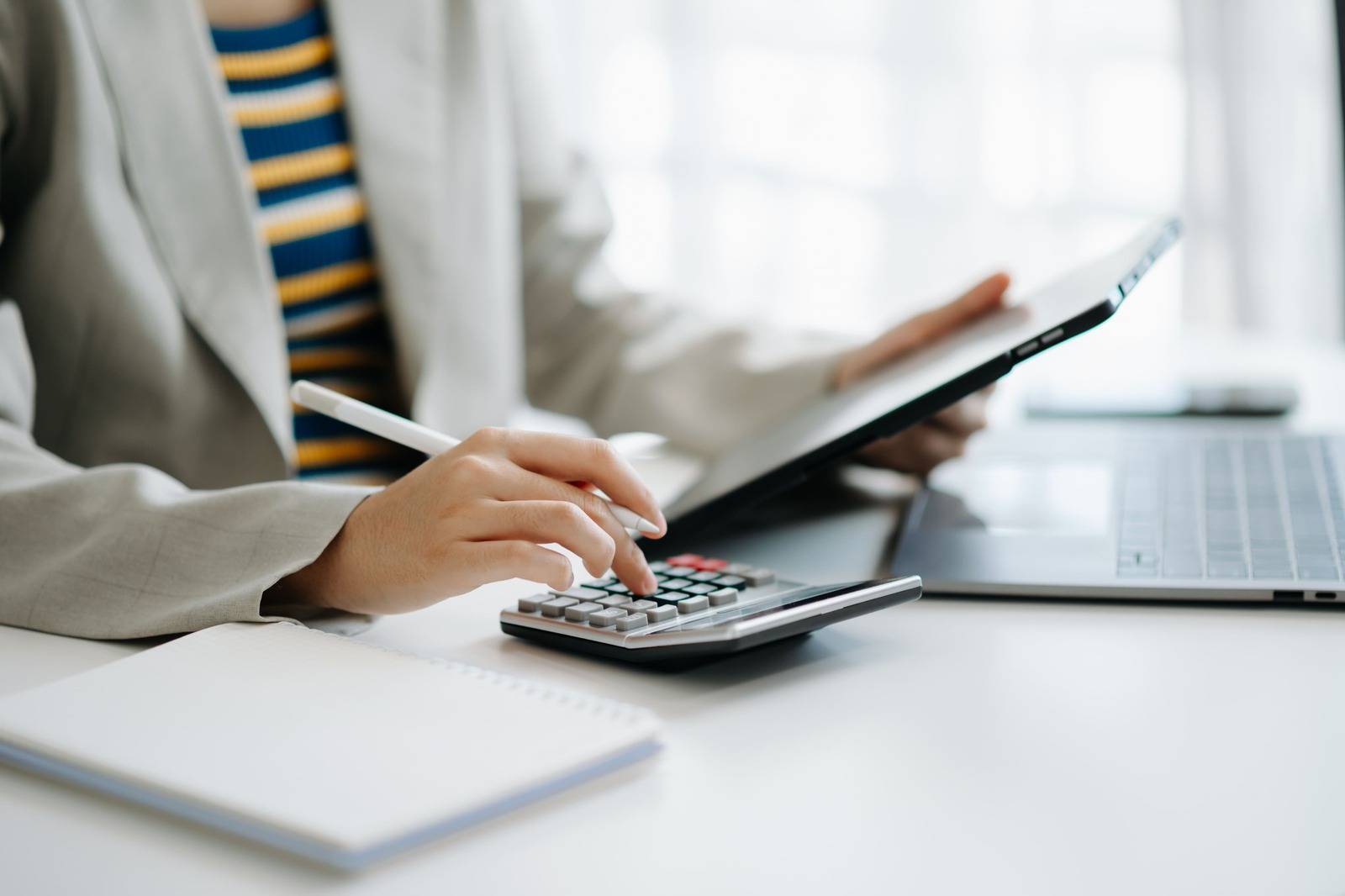 découvrez les nombreux avantages d'un cabinet comptable à marseille : expertise locale, conseils personnalisés, et optimisation fiscale pour les entrepreneurs et les entreprises. profitez d'un accompagnement sur mesure pour la gestion de votre comptabilité et le développement de votre activité.