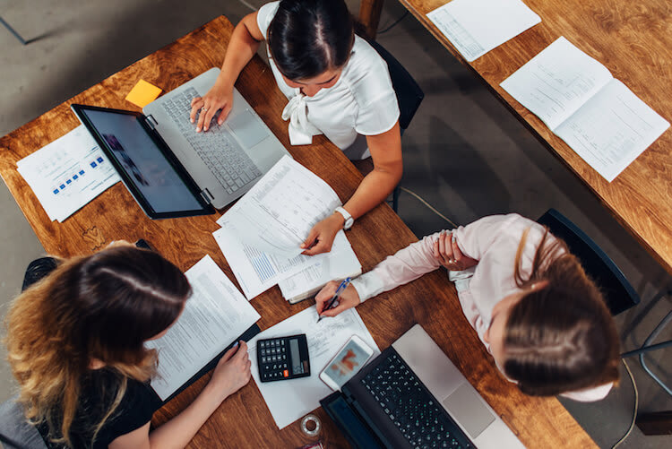 découvrez les avantages d'un expert-comptable spécialisé en lmnp en ligne. optimisez la gestion de votre location meublée non professionnelle grâce à des conseils personnalisés, un suivi simplifié et une réduction des contraintes administratives. gagnez en sérénité tout en maximisant vos revenus locatifs.
