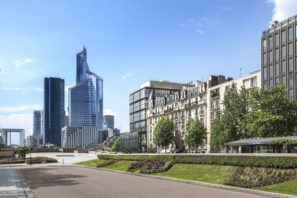 découvrez notre cabinet comptable situé dans le 75009, paris. nous offrons des services personnalisés pour les entrepreneurs et les pme, combinant expertise et accompagnement pour optimiser votre gestion financière et fiscale.