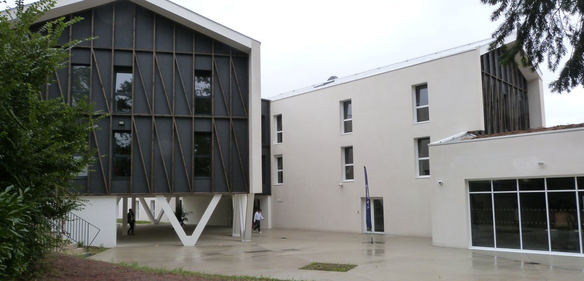 découvrez notre cabinet comptable à ancenis, spécialisé dans la gestion de la comptabilité, l'accompagnement fiscal et le conseil aux entreprises. notre équipe d'experts vous aide à optimiser votre situation financière et à atteindre vos objectifs professionnels.