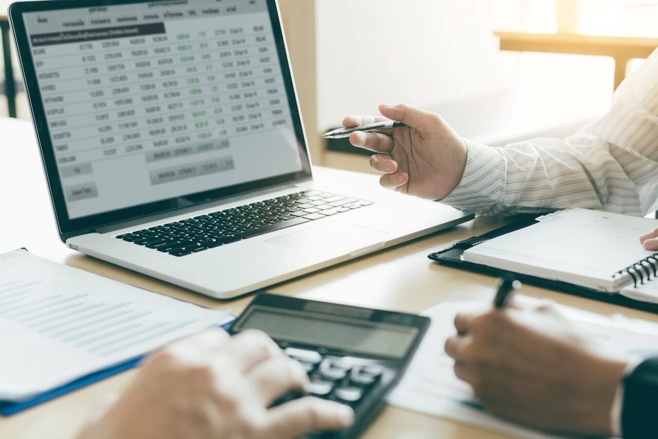 découvrez notre cabinet comptable spécialisé dans l'accompagnement des entreprises. bénéficiez d'un service personnalisé pour optimiser votre gestion financière, assurer votre conformité fiscale et vous aider à prendre des décisions éclairées. contactez-nous pour un adviser compétent à votre écoute.