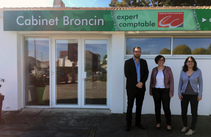 découvrez notre cabinet comptable à roche-sur-yon, spécialisé dans l'accompagnement des entreprises de toutes tailles. profitez d'un service personnalisé, d'expertises en gestion financière et d'une analyse précise pour optimiser votre comptabilité. contactez-nous dès aujourd'hui pour un rendez-vous.