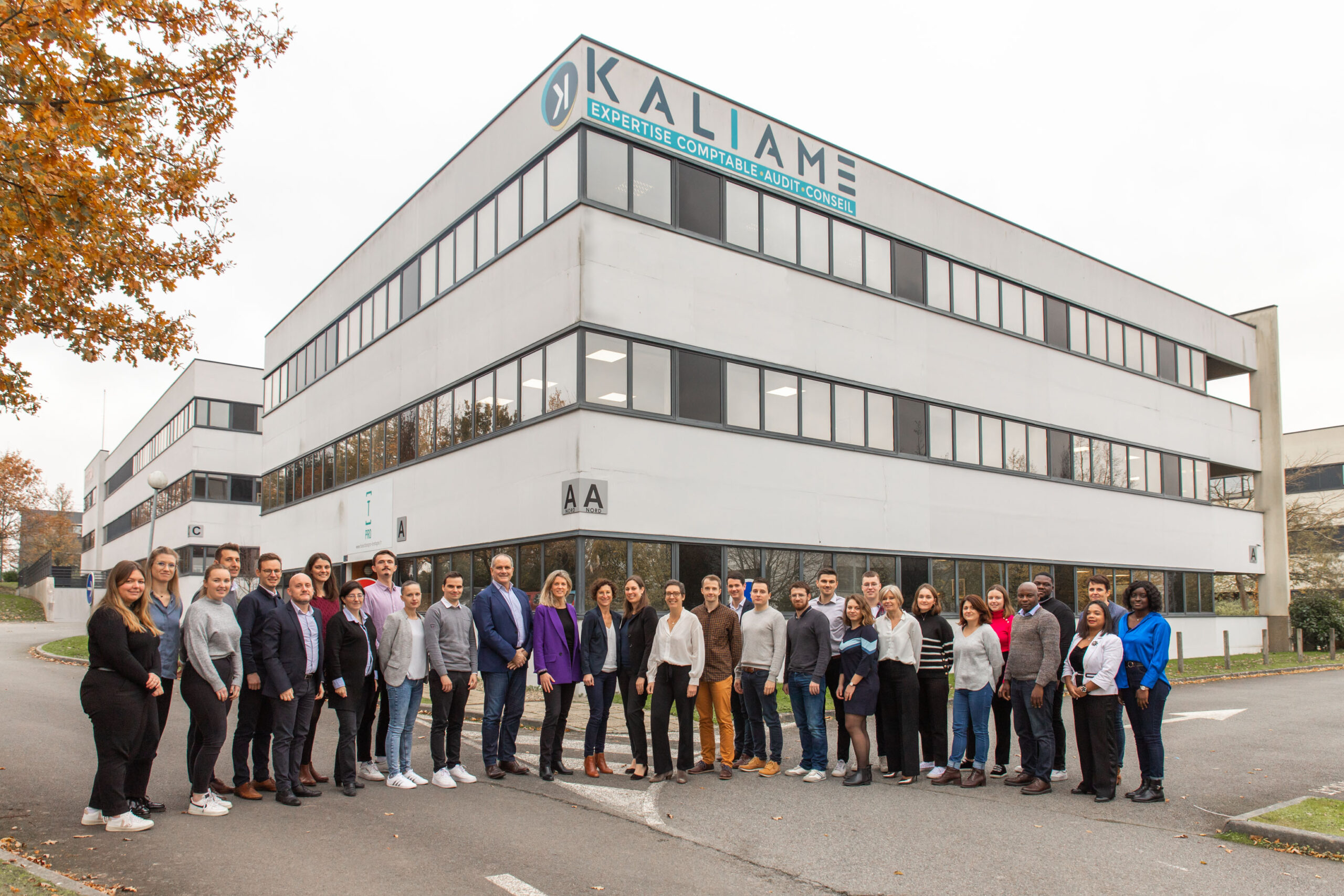 découvrez le cabinet comptable sadouni, votre partenaire de confiance pour une gestion financière efficace. nous offrons des services personnalisés pour les entreprises, incluant la comptabilité, la fiscalité et le conseil, afin de maximiser votre réussite financière.