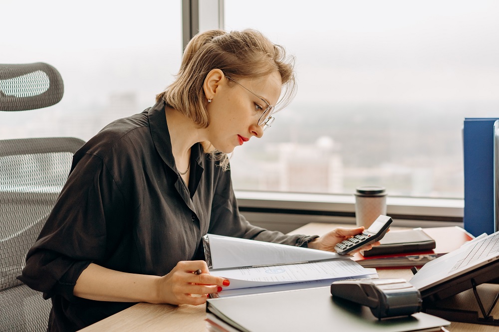 découvrez notre cabinet expert-comptable, spécialisé dans l'accompagnement des entreprises pour optimiser leur gestion financière, fiscale et comptable. nous offrons des services personnalisés adaptés à vos besoins pour garantir votre réussite.
