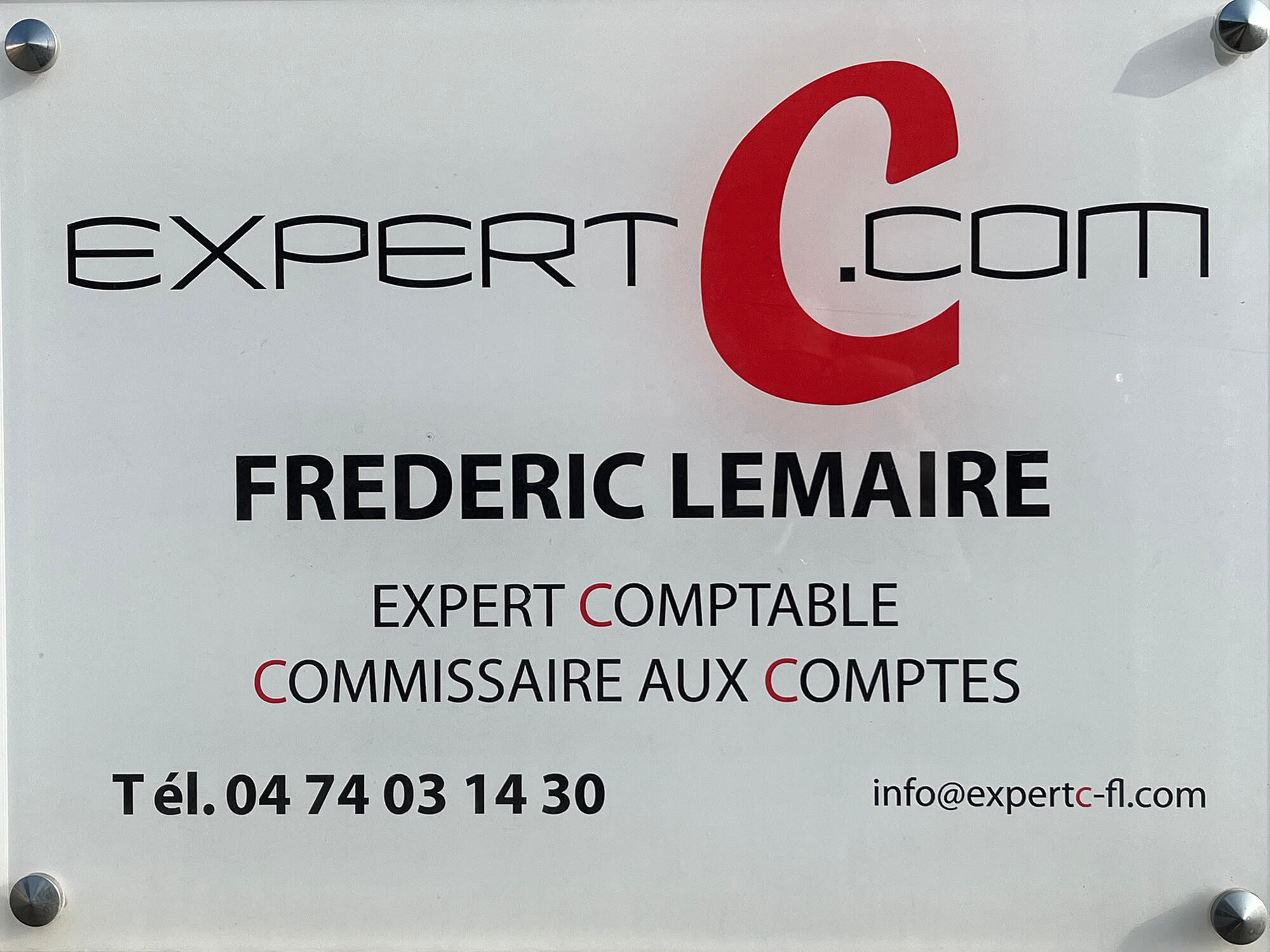 découvrez notre cabinet d'expertise comptable, spécialisé dans l'accompagnement des entreprises pour optimiser leur gestion financière. profitez de nos services personnalisés en comptabilité, fiscalité et conseils pour garantir la réussite de votre activité.