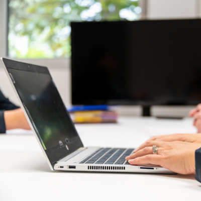 découvrez notre cabinet d'expertise comptable à bron, dédié à accompagner les entrepreneurs et les entreprises dans la gestion de leur comptabilité, la fiscalité et le conseil financier. notre équipe d'experts est à votre écoute pour optimiser votre gestion et assurer la croissance de votre activité.