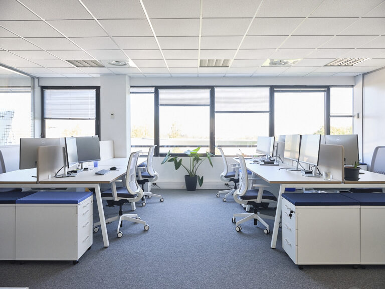 découvrez le cabinet d'expertise comptable à pringy, offrant des services personnalisés pour les particuliers et les entreprises. notre équipe expérimentée vous accompagne dans la gestion de votre comptabilité, la fiscalité et le conseil financier pour optimiser votre succès.