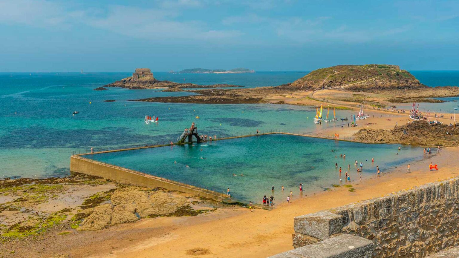 découvrez notre cabinet d'expertise comptable à saint-malo, spécialisé dans l'accompagnement des entreprises et des particuliers. nos professionnels expérimentés vous offrent des services personnalisés en comptabilité, fiscalité et gestion. contactez-nous pour un conseil sur mesure!