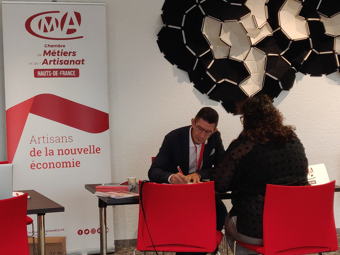 découvrez comment choisir le meilleur expert comptable à amiens pour accompagner votre entreprise. bénéficiez de conseils personnalisés, d'une gestion optimale de votre comptabilité et d'un support adapté à vos besoins professionnels.