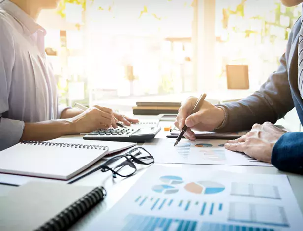 découvrez le rôle crucial d'un collaborateur comptable dans la gestion financière des entreprises. apprenez comment cette profession allie expertise comptable et compétences relationnelles pour assurer un suivi rigoureux des opérations comptables et soutenir la prise de décision stratégique.
