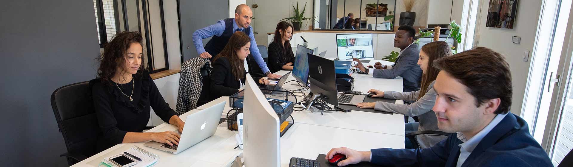 découvrez nos conseils d'experts-comptables spécialement conçus pour les bars et restaurants. optimisez votre gestion financière, améliorez votre rentabilité et assurez la conformité de votre établissement grâce à des astuces pratiques et des recommandations adaptées à votre secteur.