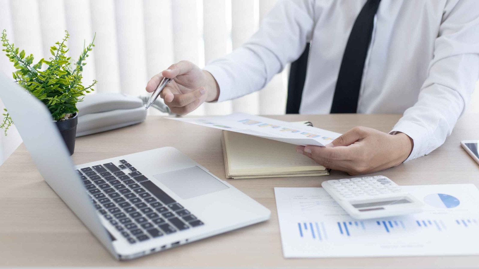 découvrez tout ce qu'il faut savoir sur le coût d'un expert-comptable en france. comparez les tarifs, les services proposés et les avantages d'une collaboration avec un professionnel pour la gestion de votre comptabilité.