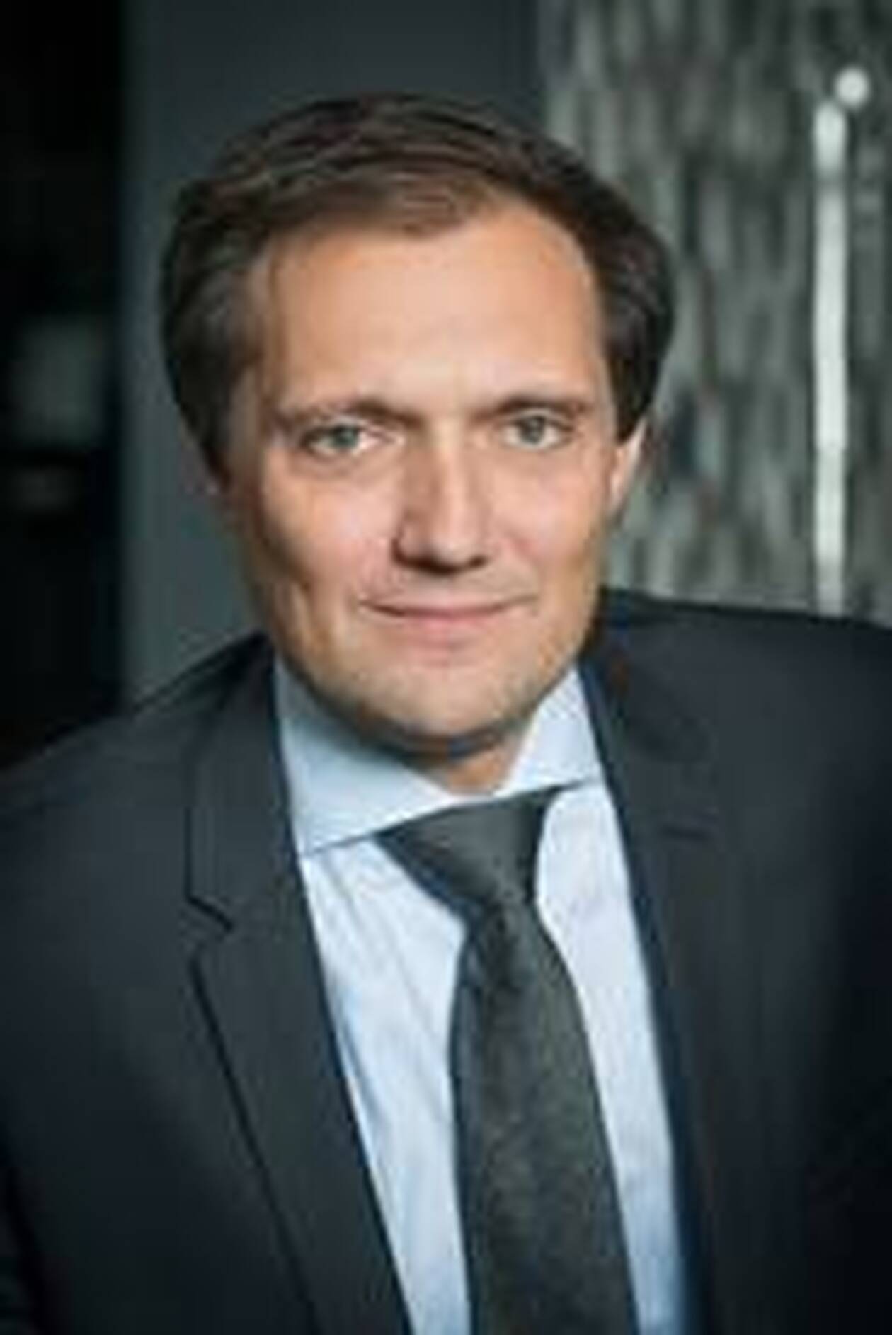 découvrez le rôle clé du directeur de cabinet en expertise comptable : gestion d'équipe, conseils stratégiques et optimisation des services financiers. apprenez comment ce professionnel assure la réussite de votre entreprise grâce à son expertise pointue.