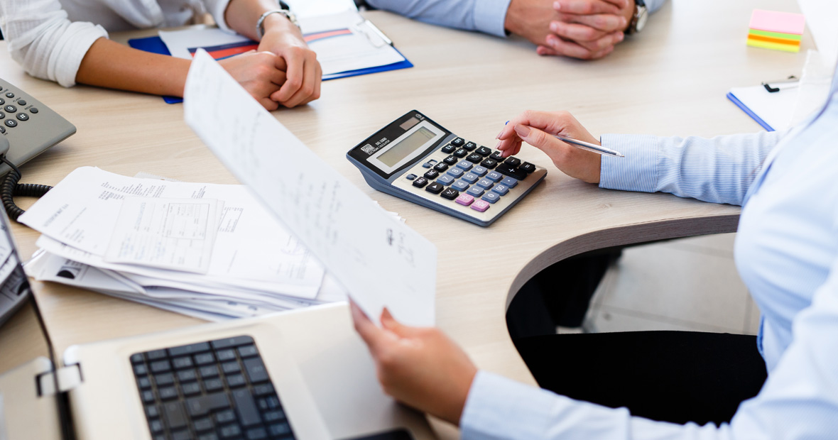 découvrez comment la division du travail au sein des cabinets d'expertise comptable optimise l'efficacité, améliore la qualité des services et permet aux experts-comptables de se spécialiser tout en répondant aux besoins variés de leurs clients.