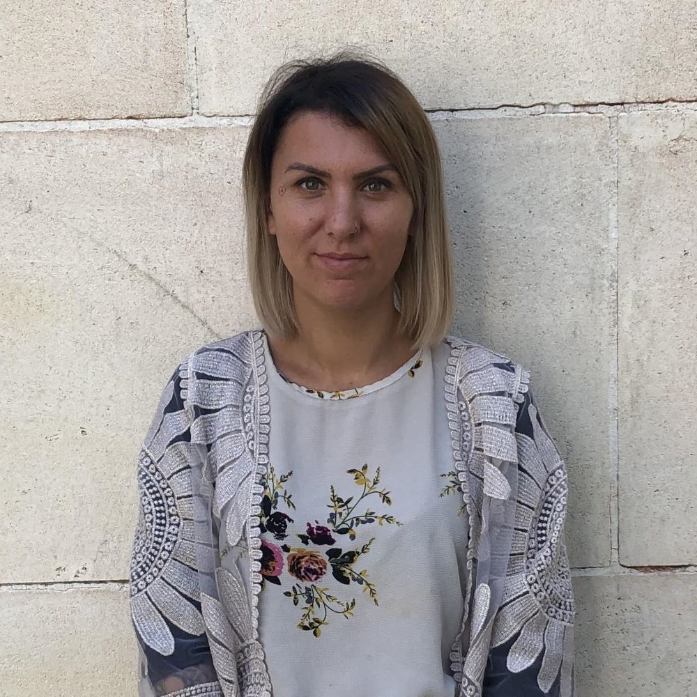 découvrez emilie giraud, experte comptable passionnée et dévouée, offrant des conseils personnalisés pour optimiser la gestion de votre entreprise. profitez de son expertise pour sécuriser vos finances et maximiser votre réussite.