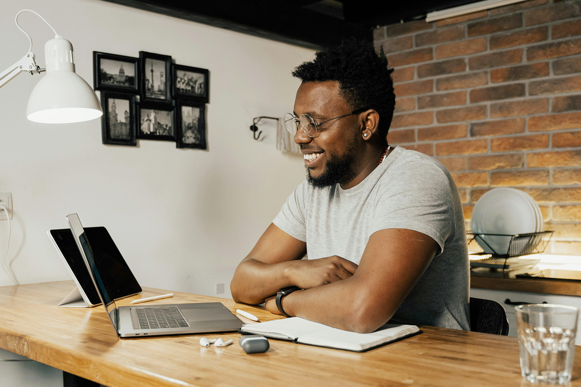 découvrez nos services d'expertise comptable pour les entreprises de toutes tailles. notre équipe d'experts vous accompagne dans la gestion de votre comptabilité, l'optimisation fiscale et les conseils financiers. bénéficiez d'une expertise sur mesure pour assurer la santé financière de votre entreprise.