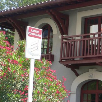 découvrez notre expert comptable à anglet, spécialisé dans l'accompagnement des entreprises et des professionnels. bénéficiez d'un service personnalisé pour la gestion de votre comptabilité, la fiscalité et les conseils financiers. confiez vos besoins à un expert de confiance pour optimiser votre activité.