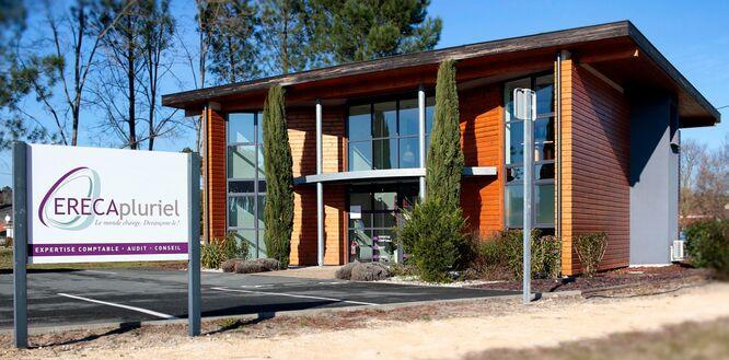 découvrez les services d'un expert-comptable à arcachon, spécialisé dans la gestion de vos finances, la tenue de votre comptabilité et le conseil fiscal. optimisez votre entreprise avec un professionnel à votre écoute.