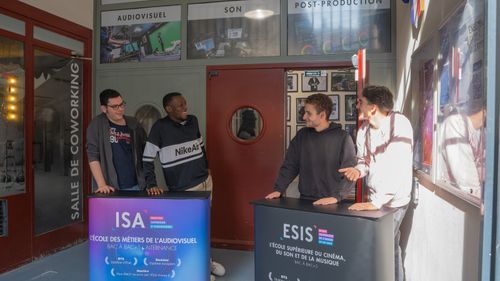 découvrez les services d'un expert comptable spécialisé dans le secteur de l'audiovisuel. optimisez la gestion financière de vos projets multimédias grâce à une expertise pointue dans la comptabilité, le fiscalité et la gestion budgétaire des productions audiovisuelles.