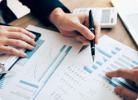 découvrez nos services d'expertise comptable dans le cantal, adaptés aux professionnels et entreprises de toutes tailles. bénéficiez d'un accompagnement qui vous aide à optimiser votre gestion financière et à assurer votre conformité fiscale.