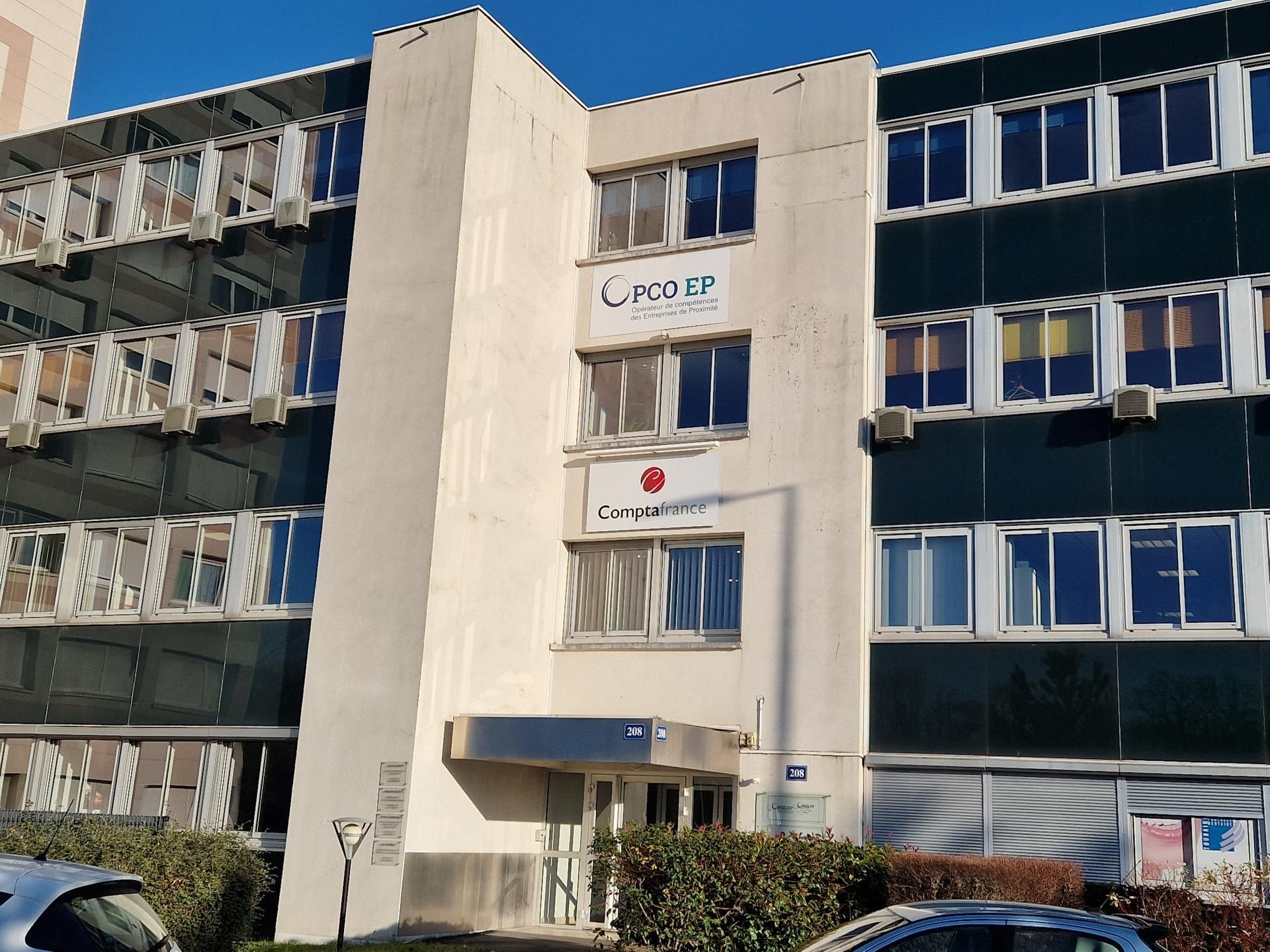 découvrez les services d'expertise comptable à chambray, alliant professionnalisme et proximité. nos experts vous accompagnent dans la gestion de votre entreprise, l'optimisation fiscale et la comptabilité. contactez-nous pour une consultation personnalisée !