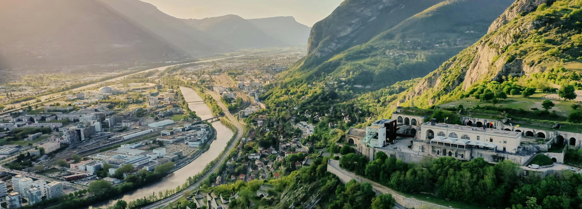 découvrez nos services d'expertise comptable écoresponsable pour les professionnels du secteur de l'habitat vert. nos experts-comptables vous accompagnent dans la gestion de votre entreprise tout en respectant l'environnement et en optimisant vos finances.