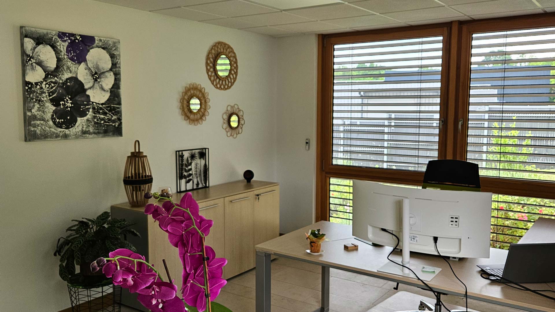 découvrez notre expertise comptable à besançon, où nous vous offrons des services personnalisés pour la gestion de votre entreprise. nos experts en comptabilité vous accompagnent dans l'optimisation de vos finances et la conformité de vos obligations fiscales.