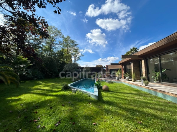 découvrez notre expertise immobilière à mérignac : conseils personnalisés, estimation précise de votre bien et accompagnement dans vos projets d'achat ou de vente. profitez d'un service professionnel et d'une connaissance approfondie du marché local.