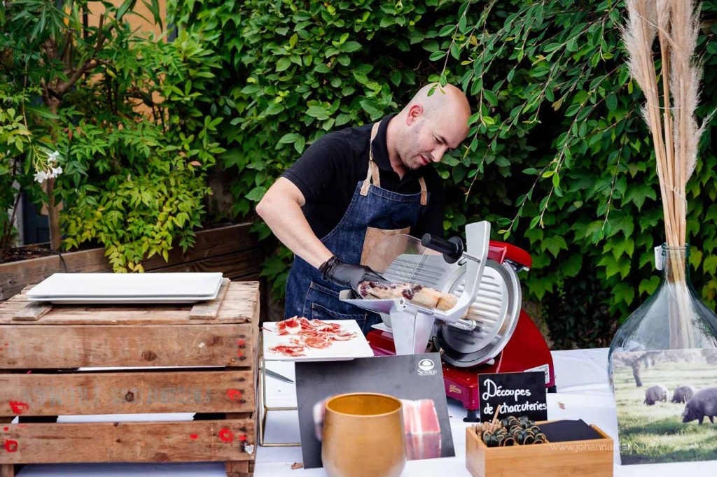 découvrez notre expertise en traiteurs pour tous vos événements. nous vous offrons des services de restauration sur mesure, des créations culinaires raffinées et un savoir-faire inégalé pour rendre chaque occasion mémorable.