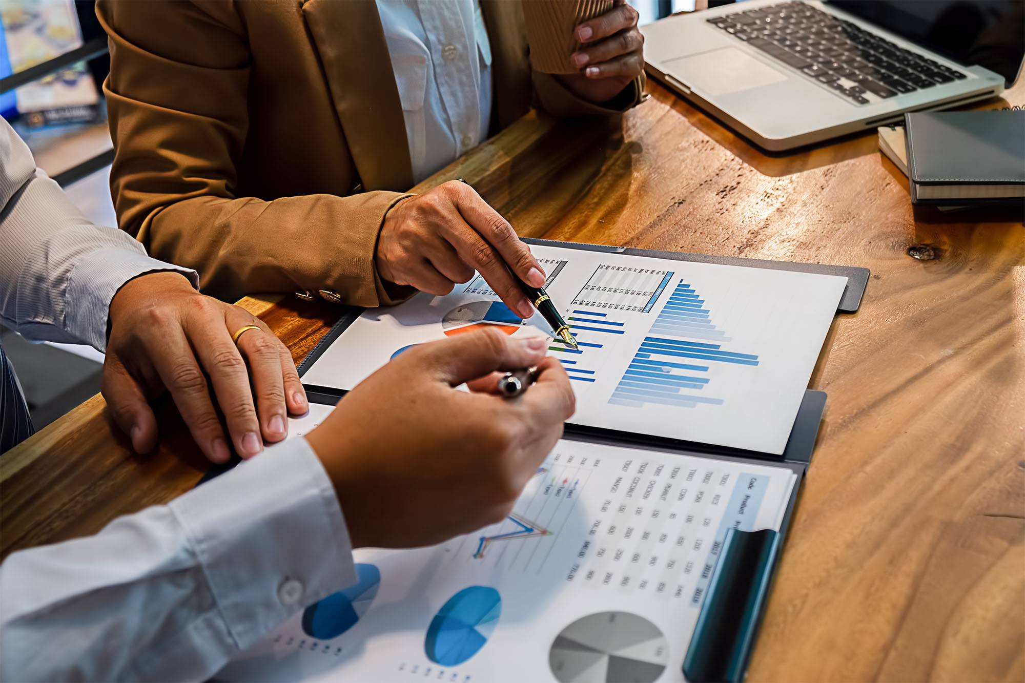 découvrez nos experts-comptables spécialisés en droit des sociétés à avignon. bénéficiez de conseils personnalisés pour la création, la gestion et l’optimisation de votre entreprise. contactez-nous dès aujourd'hui pour un accompagnement sur mesure.