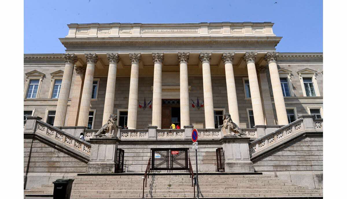 découvrez nos experts-comptables à saint-étienne, prêts à vous accompagner dans la gestion de vos finances, la comptabilité et l'optimisation fiscale. profitez de conseils personnalisés et d'un suivi professionnel pour garantir la croissance de votre entreprise.