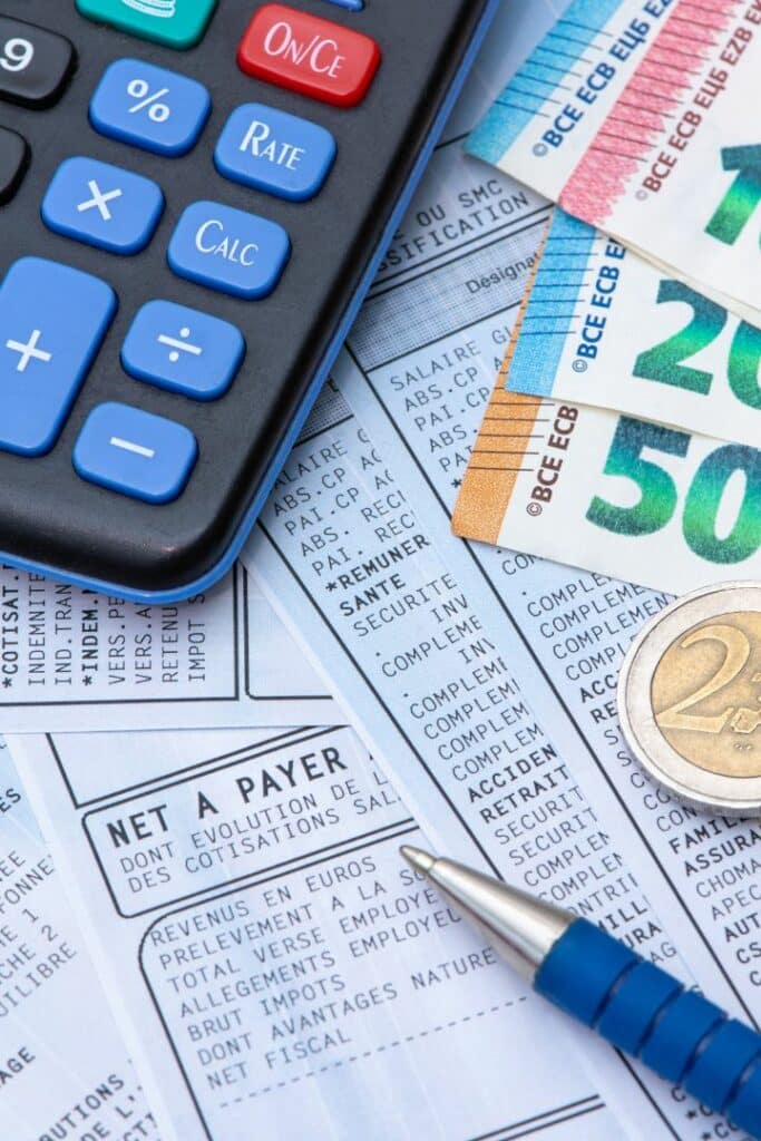 découvrez tout ce qu'il faut savoir sur la fiscalité des entreprises : règles, obligations et stratégies d'optimisation pour maximiser vos bénéfices tout en restant conforme à la législation.