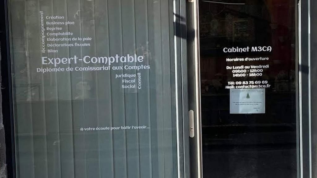 découvrez comment gérer efficacement l'ouverture d'un cabinet comptable, avec des conseils pratiques sur la création de votre structure, la gestion des clients et l'optimisation de vos services.