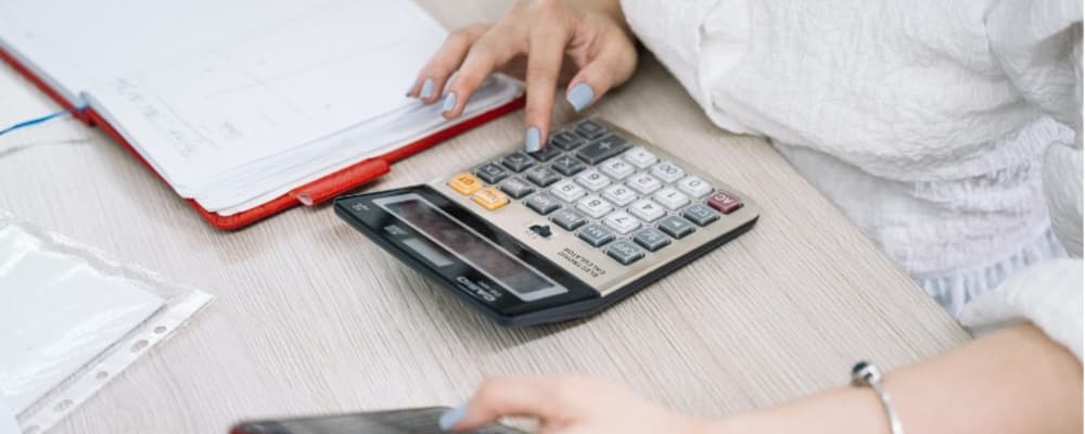 découvrez le rôle essentiel d'un cabinet comptable dans la gestion financière des entreprises. apprenez comment ces experts aident à optimiser la comptabilité, assurer la conformité fiscale et fournir des conseils stratégiques pour le succès à long terme.