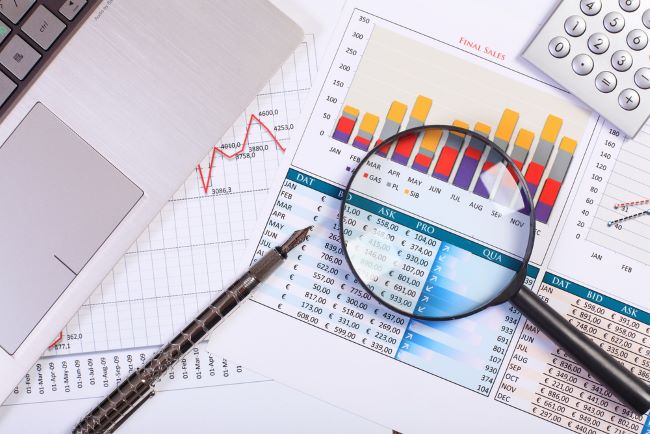 découvrez le rôle essentiel de l'expert-comptable au sein des entreprises : un partenaire stratégique qui garantit la santé financière, assure la conformité légale et aide à la prise de décisions éclairées pour la croissance.