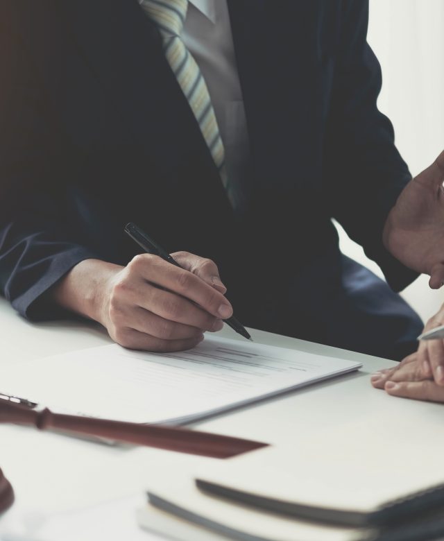 découvrez tout ce qu'il faut savoir sur les salaires des juristes spécialisés en expertise. analyse des tendances salariales, des facteurs influençant les rémunérations et des perspectives de carrière dans ce domaine passionnant.