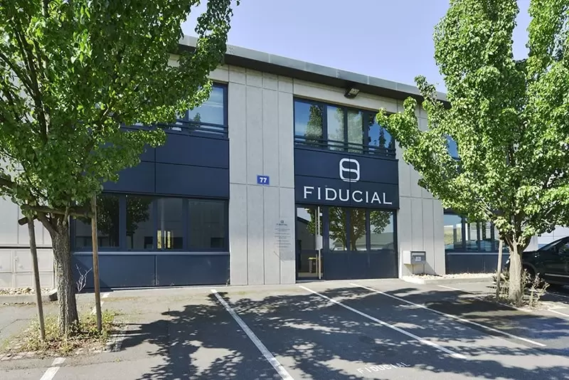 découvrez nos services d'expertise comptable à villefranche. notre équipe de professionnels vous accompagne dans la gestion de votre entreprise, l'optimisation fiscale et la tenue de vos comptes. faites confiance à notre expertise pour un suivi personnalisé et des conseils adaptés à vos besoins.